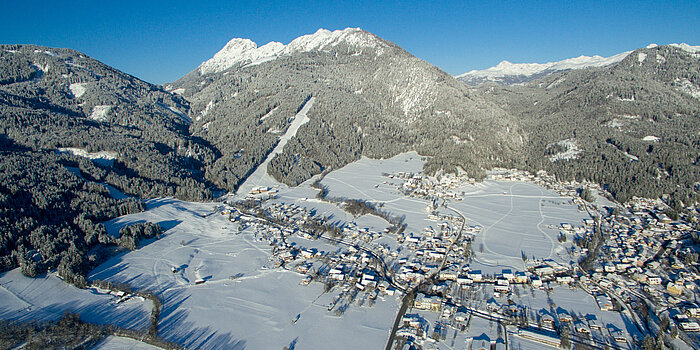 Luftaufnahme vom Gitschtal im Winter